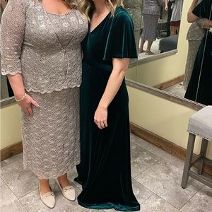 Revelry Reese Velvet Emerald (613) Size Medium